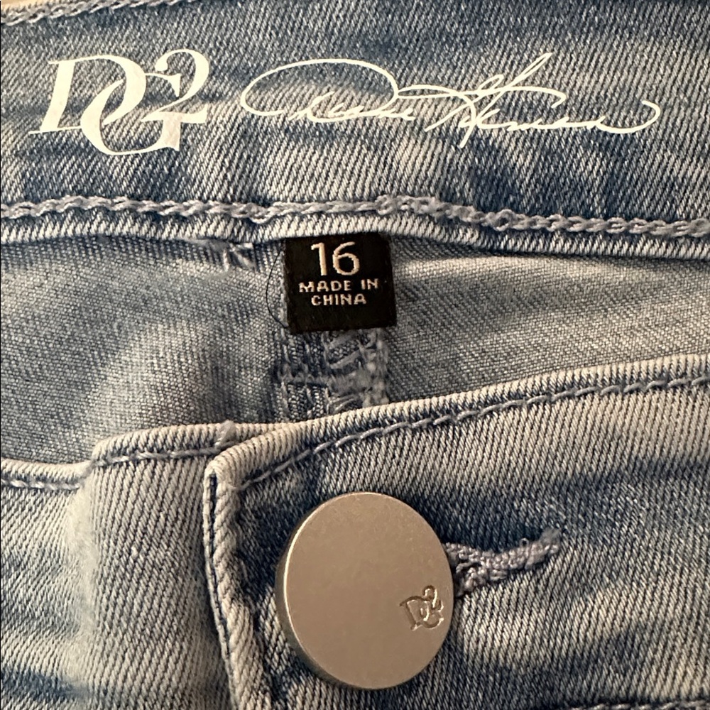 Women's Blue Jeans with Floral Accents DG2 16 - Picture 3 of 4